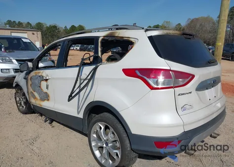 2015 Ford Escape Titanium z USA, uszkodzony, nr VIN 1FMCU9J90FUA48002